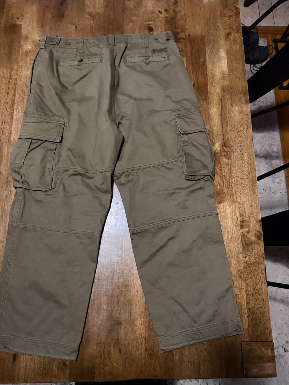 Old Navy Men's Olive Green Cargo Pants - Classic Utility Style - Picture 2 of 3
